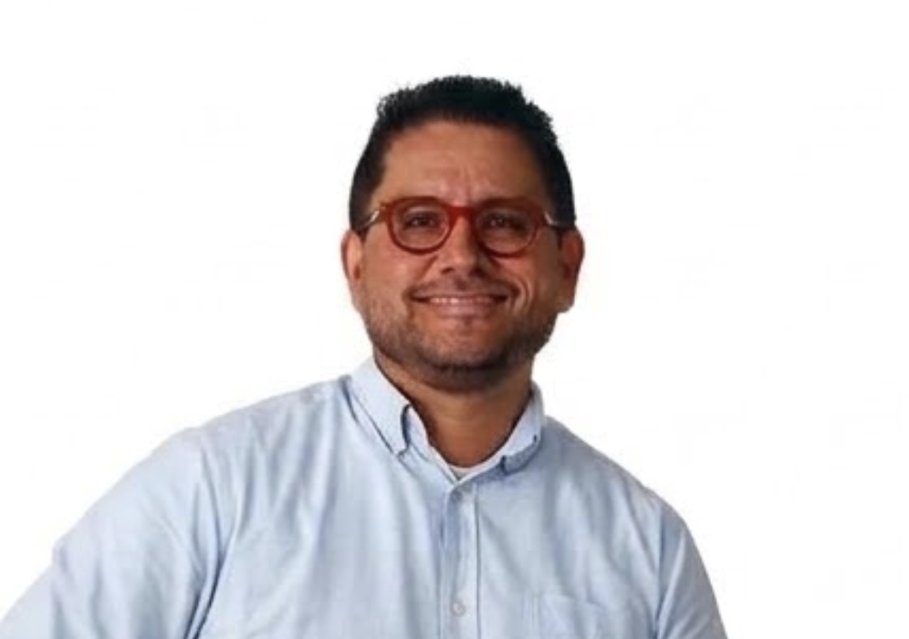Avid Saravia, Psicólogo